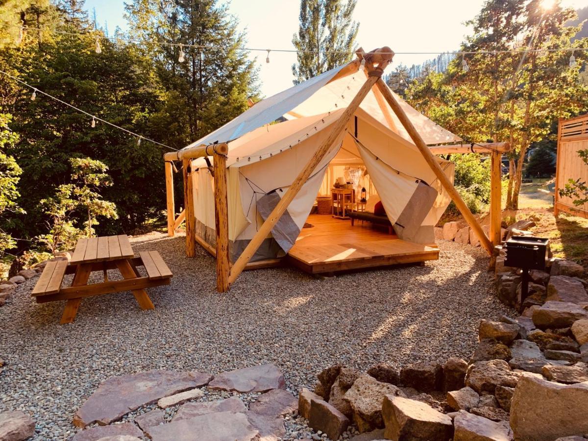 Umpqua'S Last Resort - Wilderness Cabins, Rv Park & Glamping Idleyld Park Exterior photo