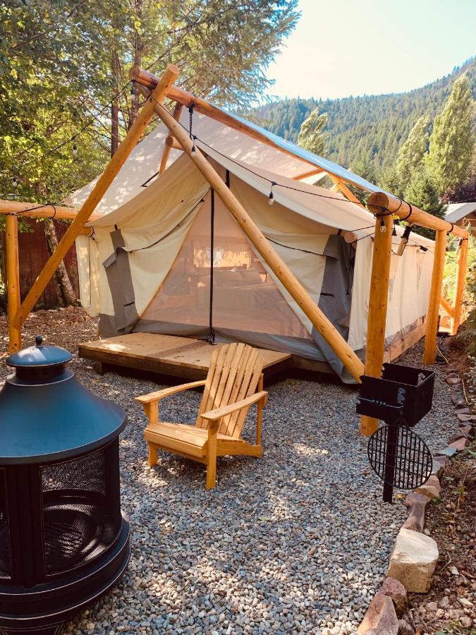 Umpqua'S Last Resort - Wilderness Cabins, Rv Park & Glamping Idleyld Park Exterior photo
