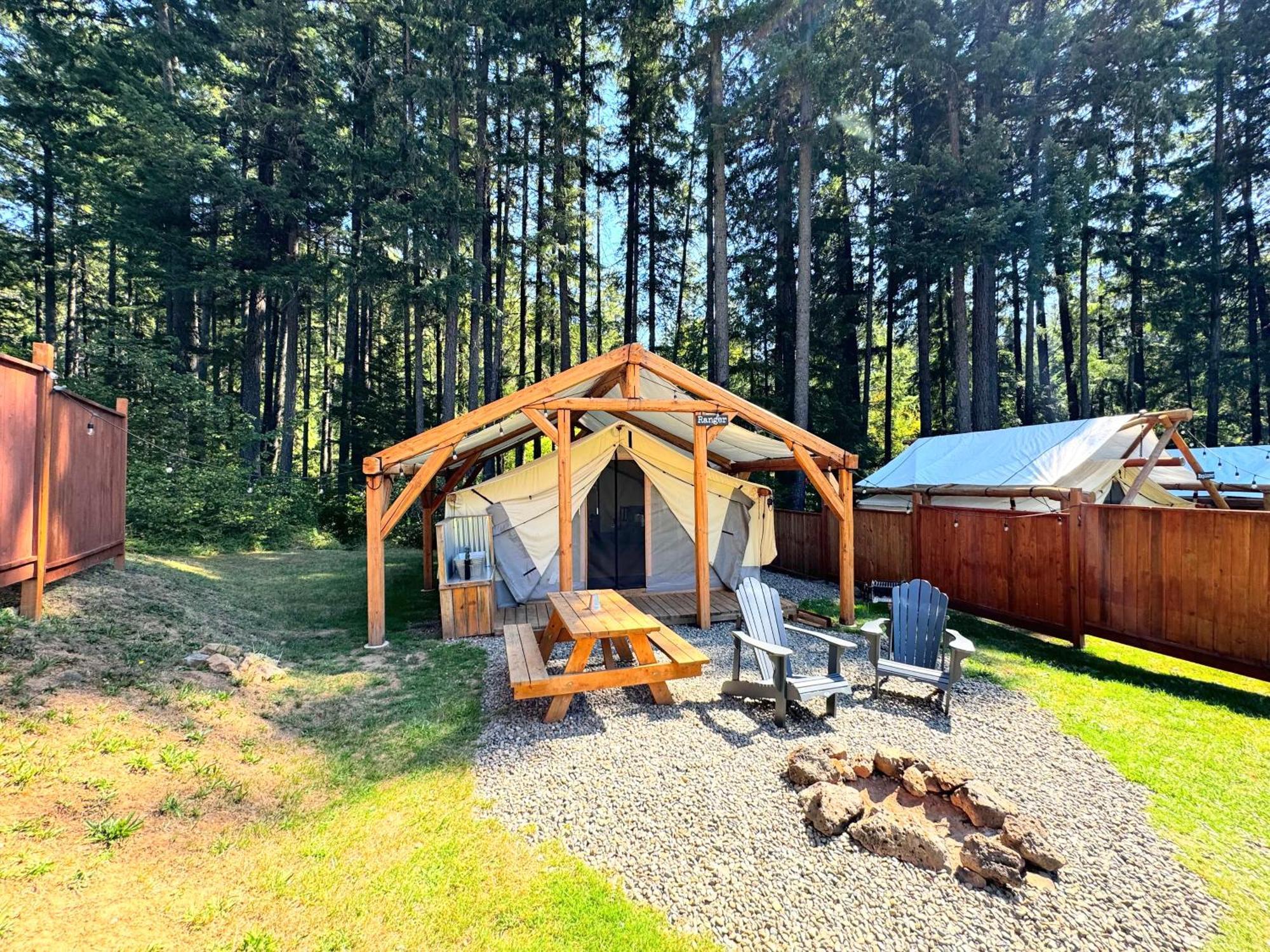 Umpqua'S Last Resort - Wilderness Cabins, Rv Park & Glamping Idleyld Park Exterior photo
