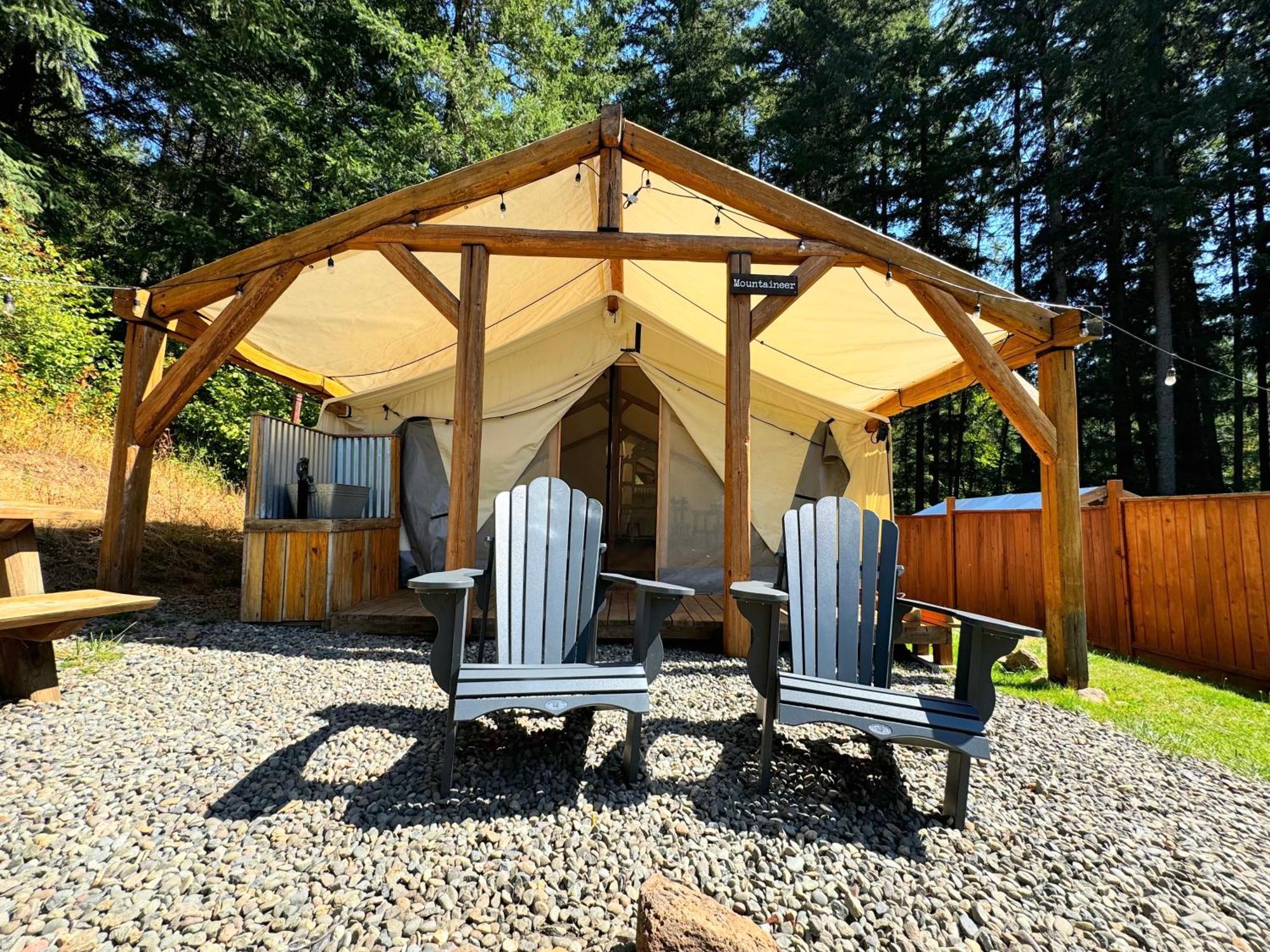 Umpqua'S Last Resort - Wilderness Cabins, Rv Park & Glamping Idleyld Park Exterior photo