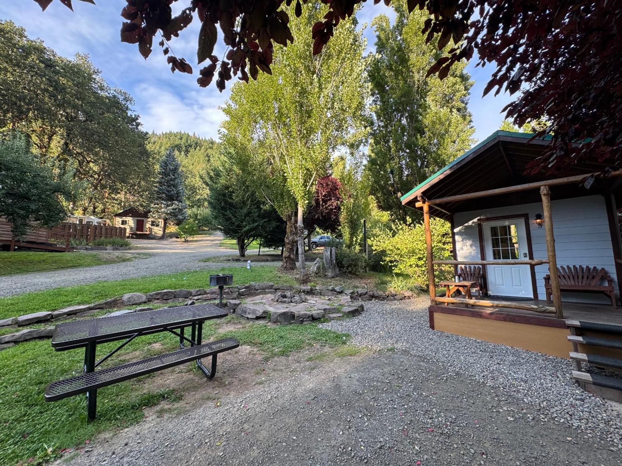Umpqua'S Last Resort - Wilderness Cabins, Rv Park & Glamping Idleyld Park Exterior photo
