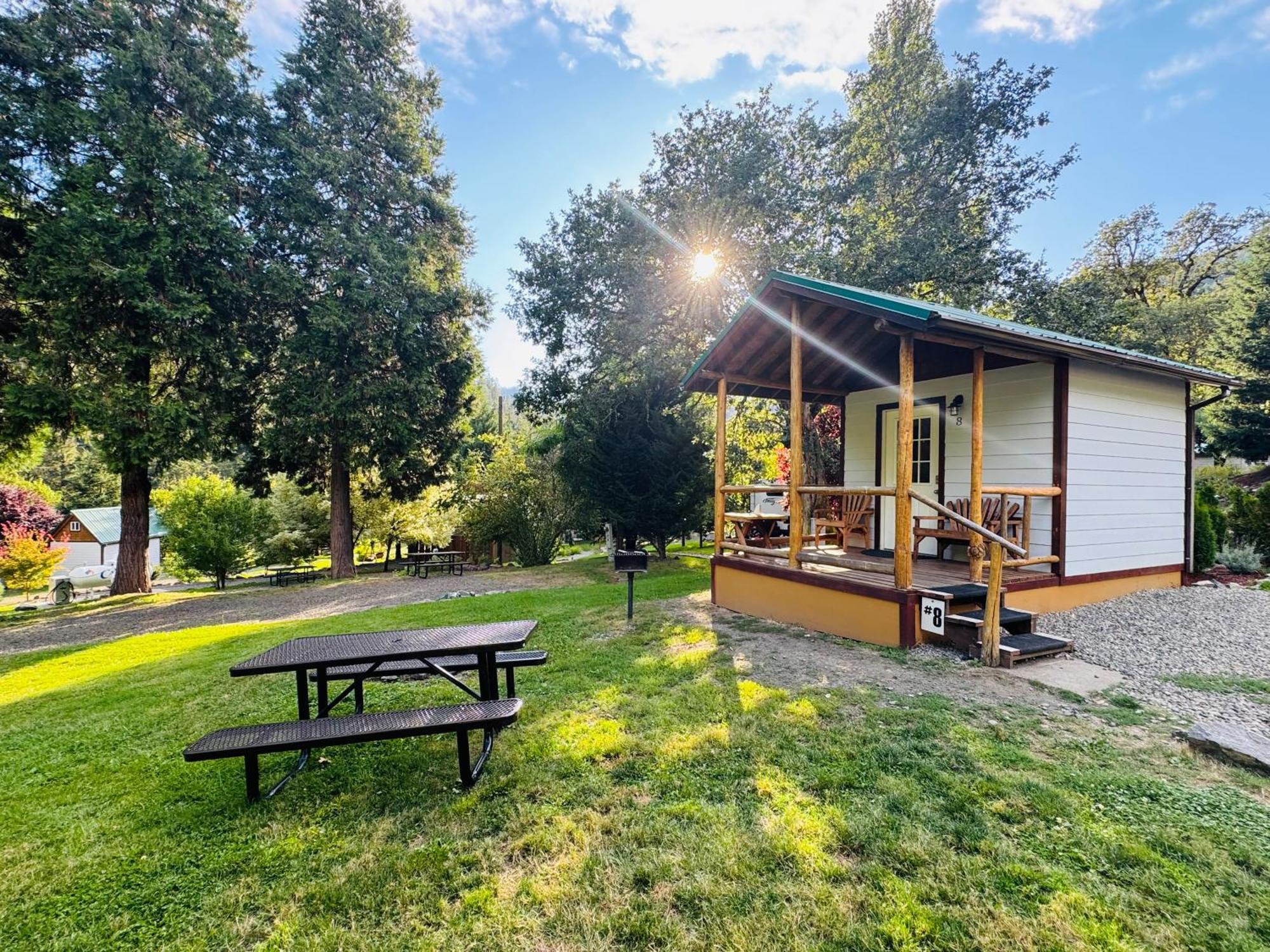 Umpqua'S Last Resort - Wilderness Cabins, Rv Park & Glamping Idleyld Park Exterior photo