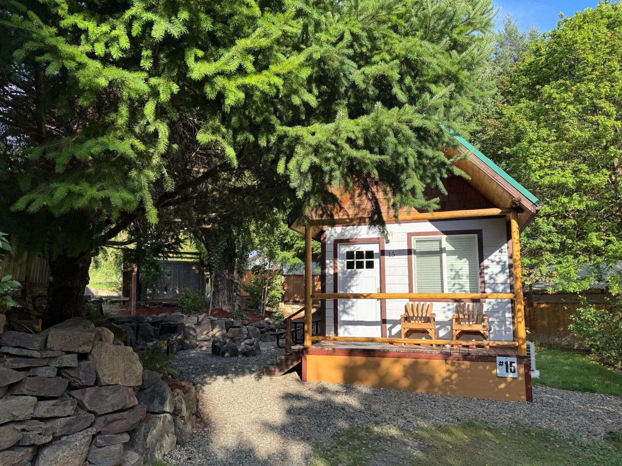 Umpqua'S Last Resort - Wilderness Cabins, Rv Park & Glamping Idleyld Park Exterior photo