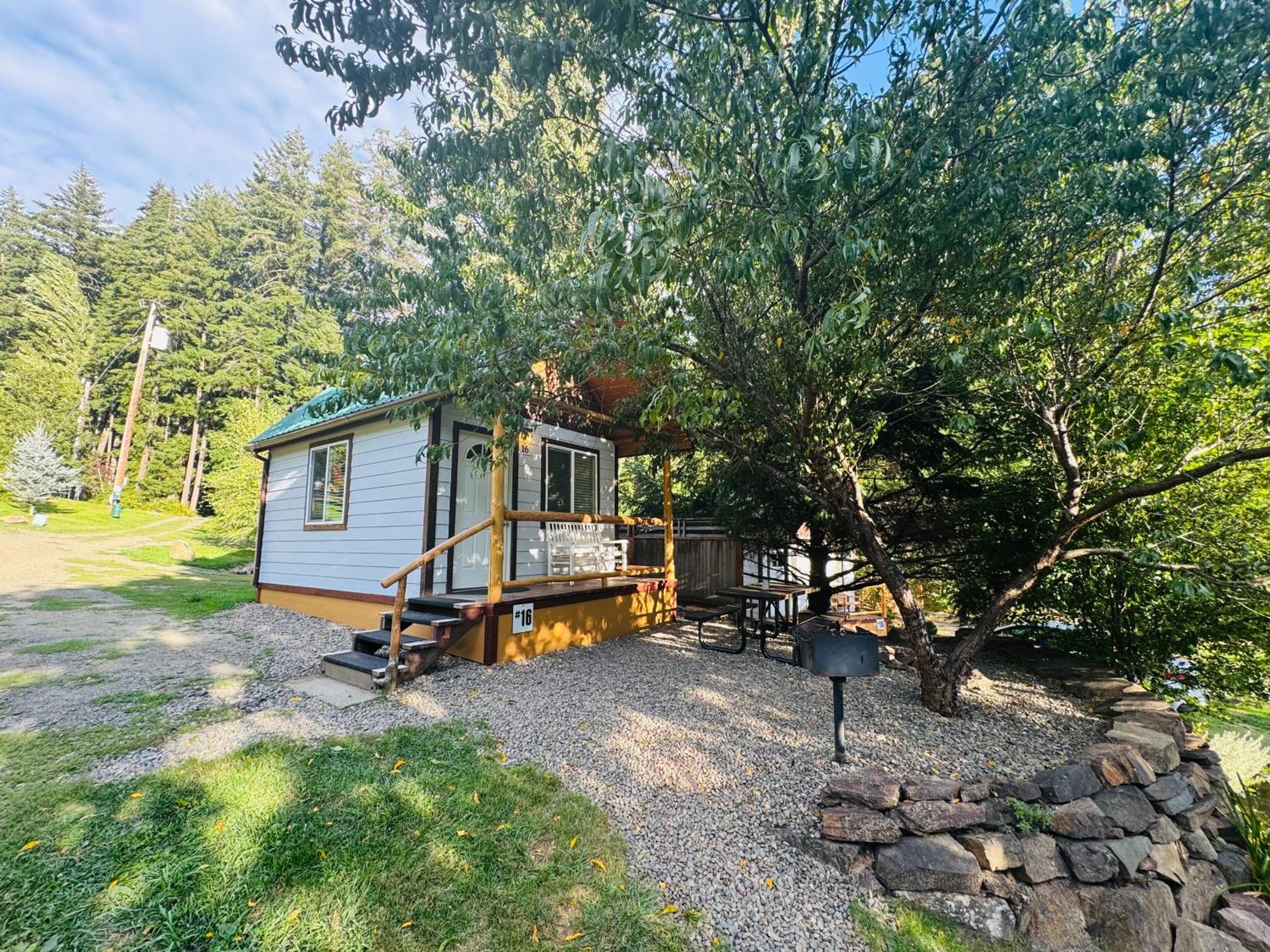 Umpqua'S Last Resort - Wilderness Cabins, Rv Park & Glamping Idleyld Park Exterior photo