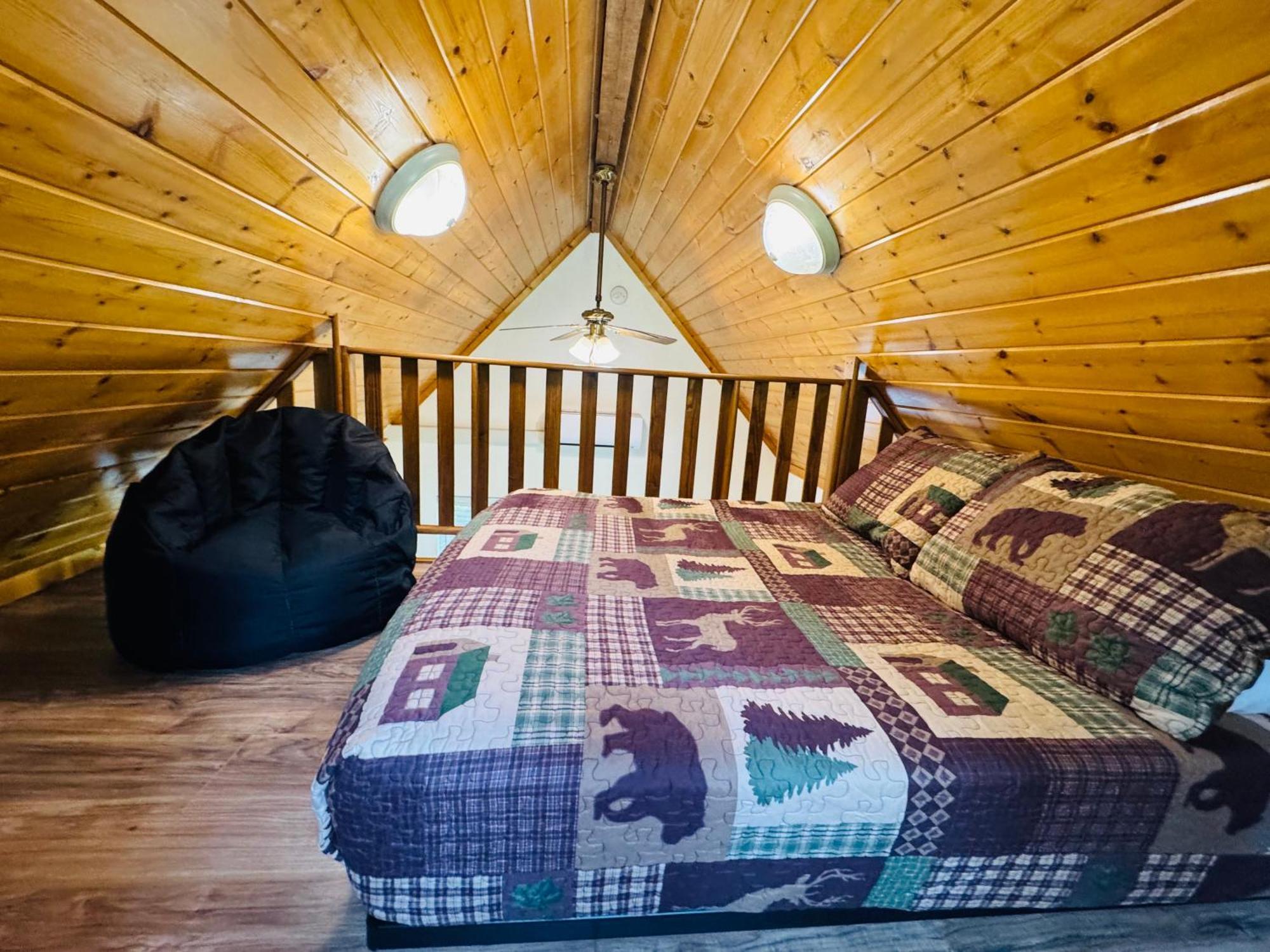 Umpqua'S Last Resort - Wilderness Cabins, Rv Park & Glamping Idleyld Park Exterior photo