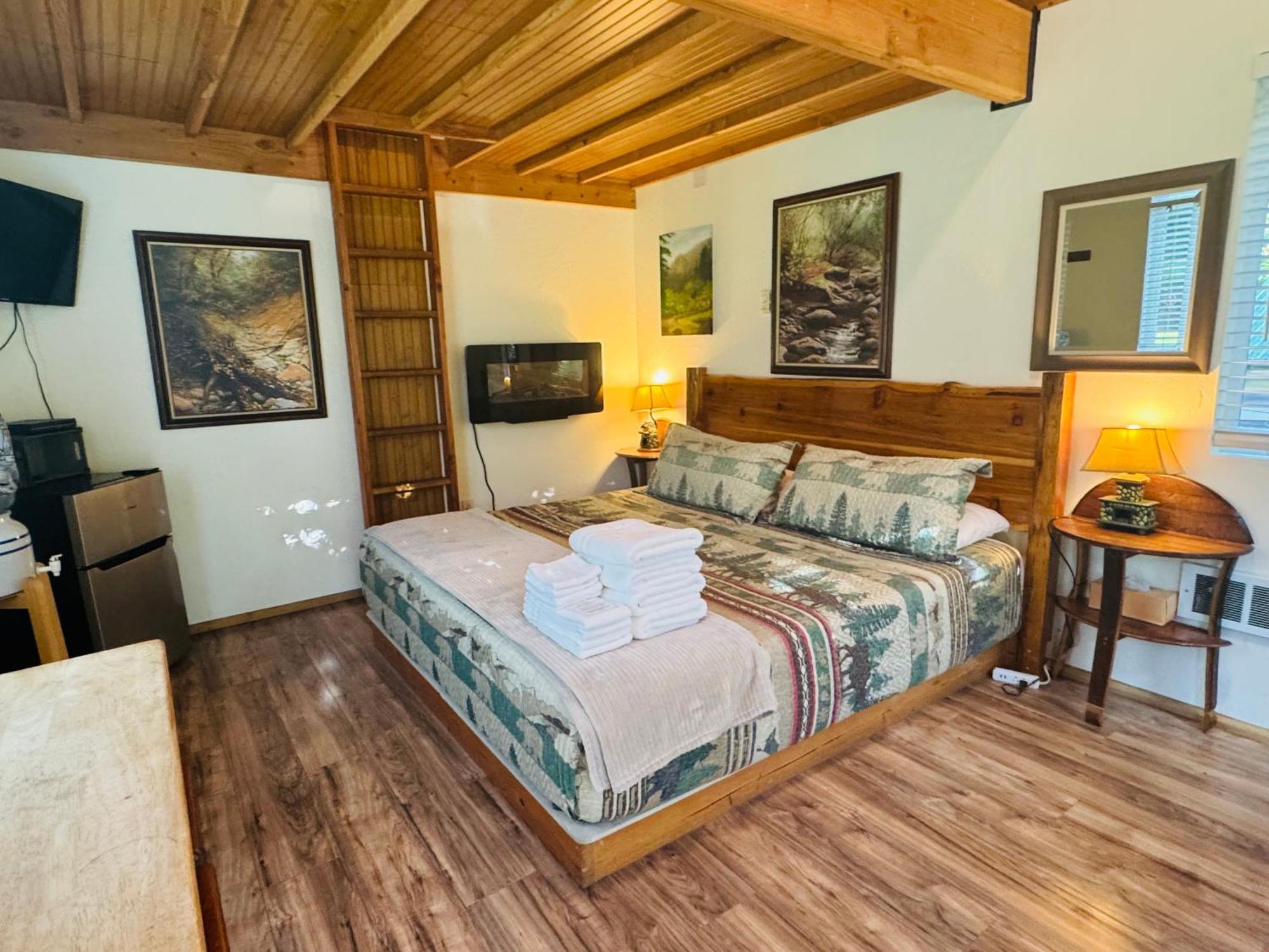 Umpqua'S Last Resort - Wilderness Cabins, Rv Park & Glamping Idleyld Park Exterior photo