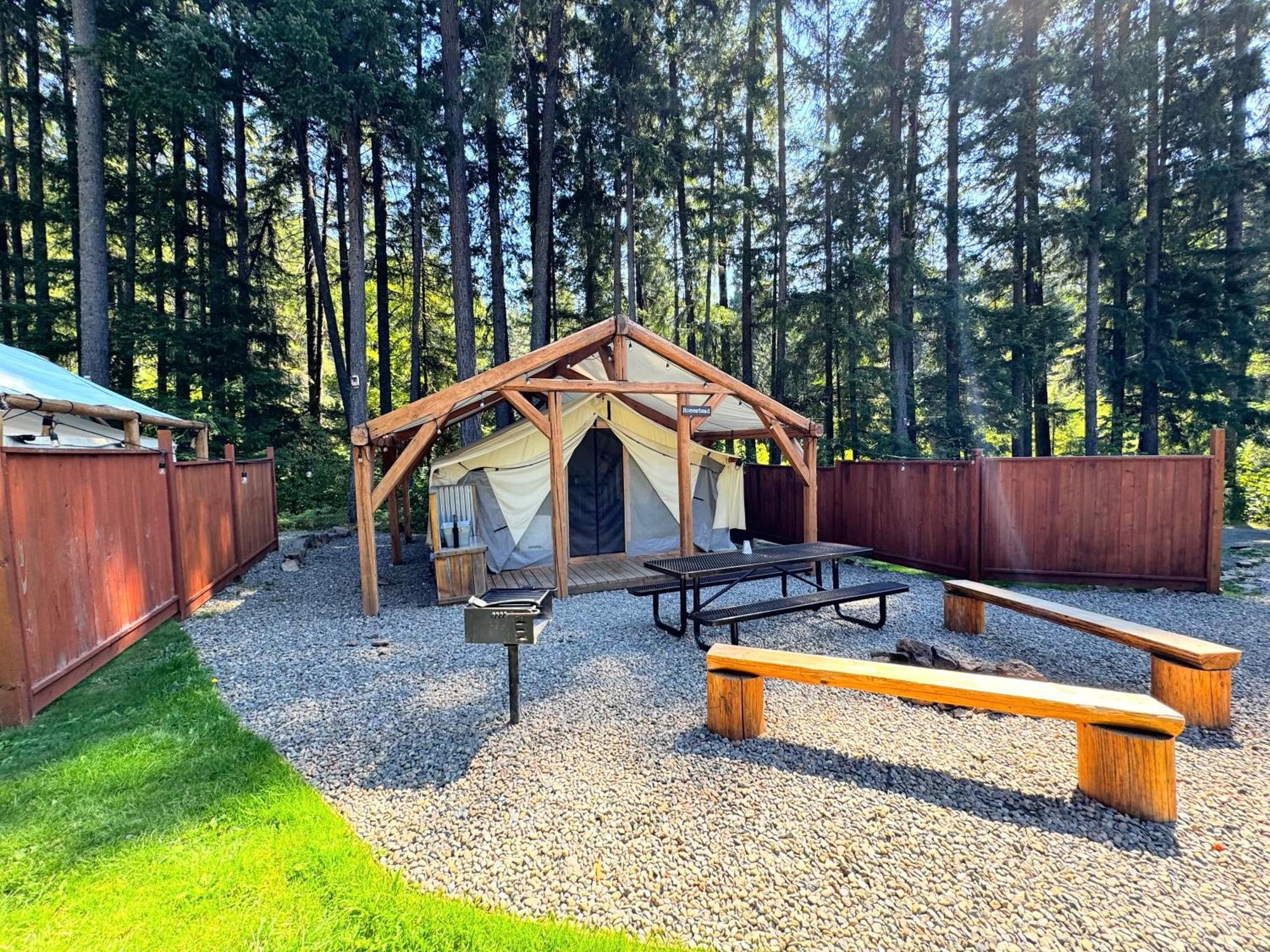 Umpqua'S Last Resort - Wilderness Cabins, Rv Park & Glamping Idleyld Park Exterior photo
