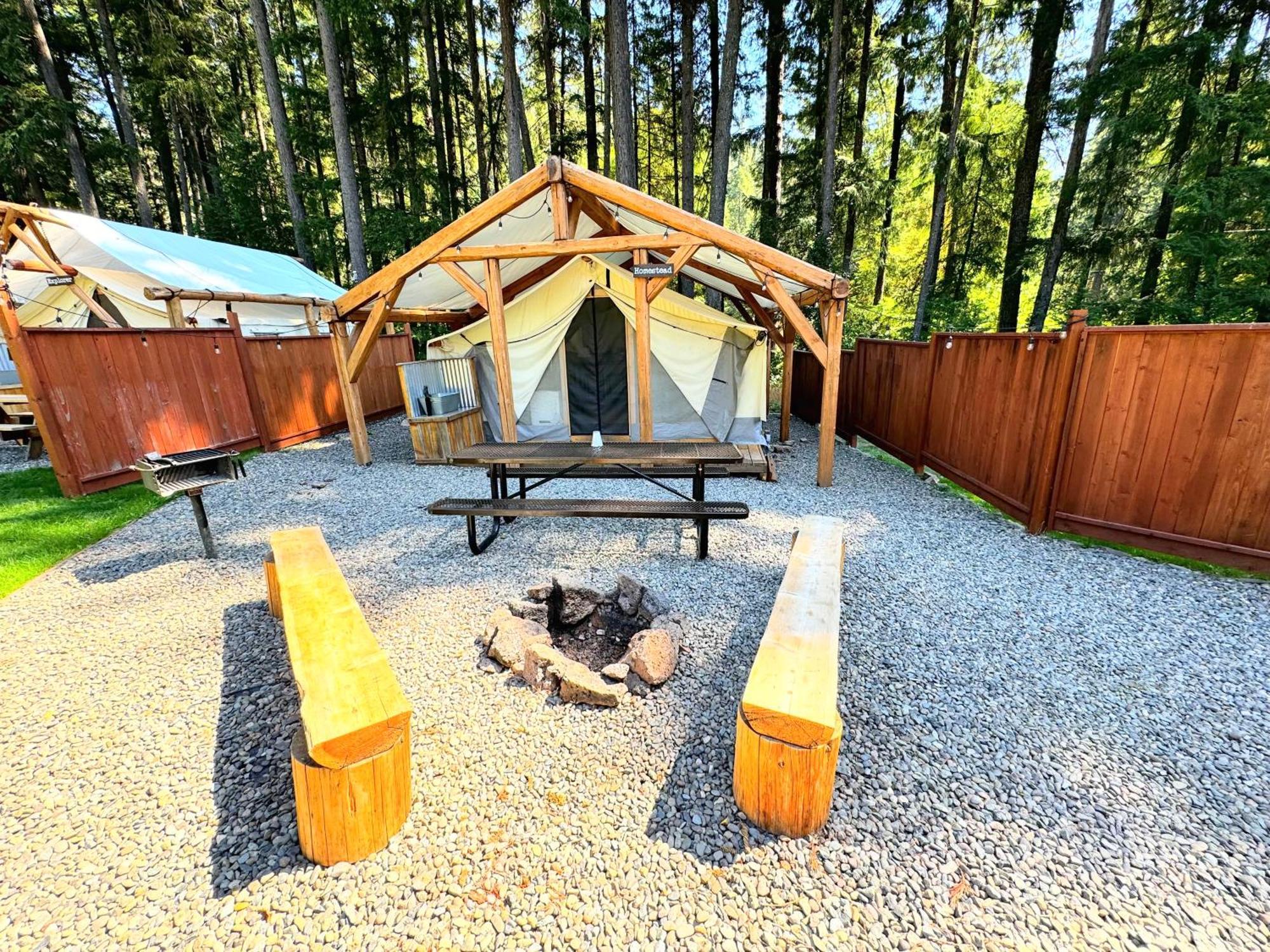 Umpqua'S Last Resort - Wilderness Cabins, Rv Park & Glamping Idleyld Park Exterior photo